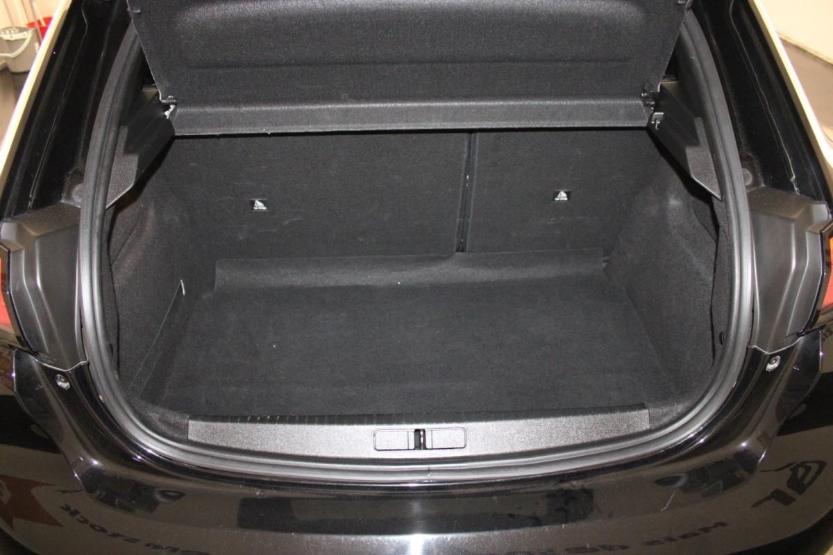 peugeot-208-2023-diesel-1499cc