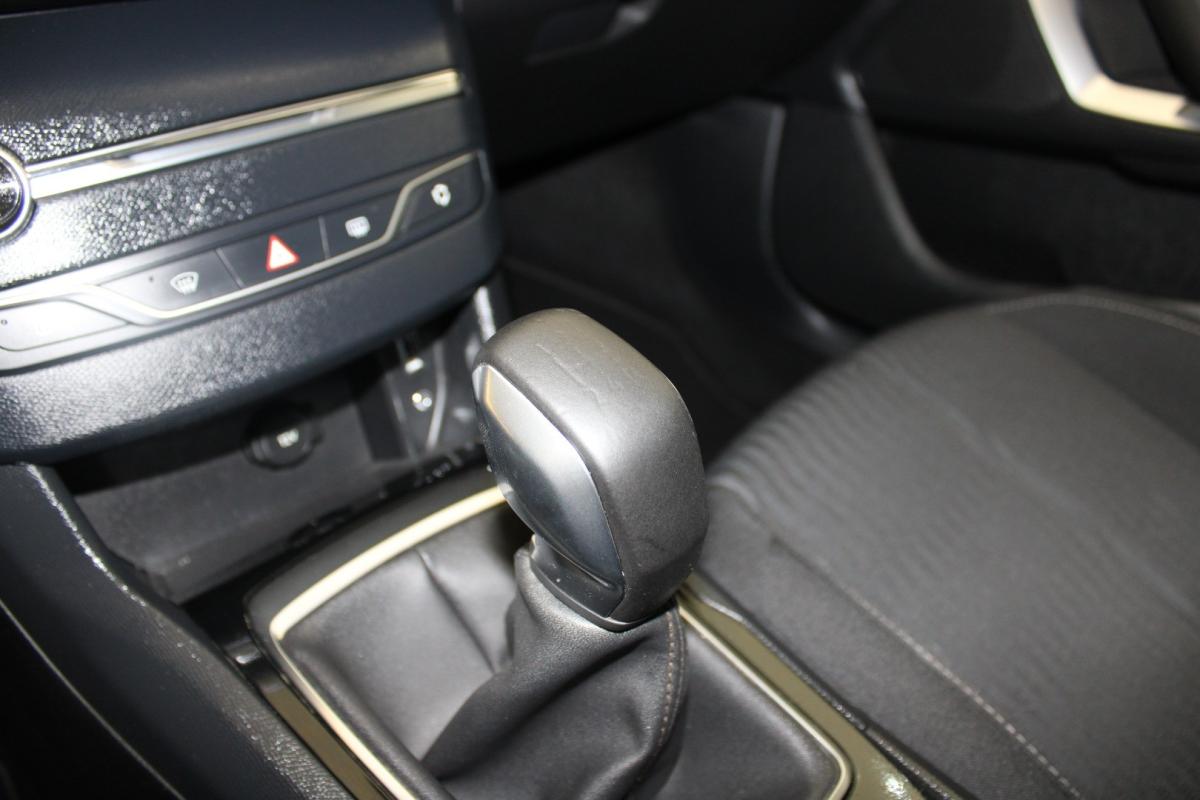 peugeot-308-2017-gasolina-1199cc