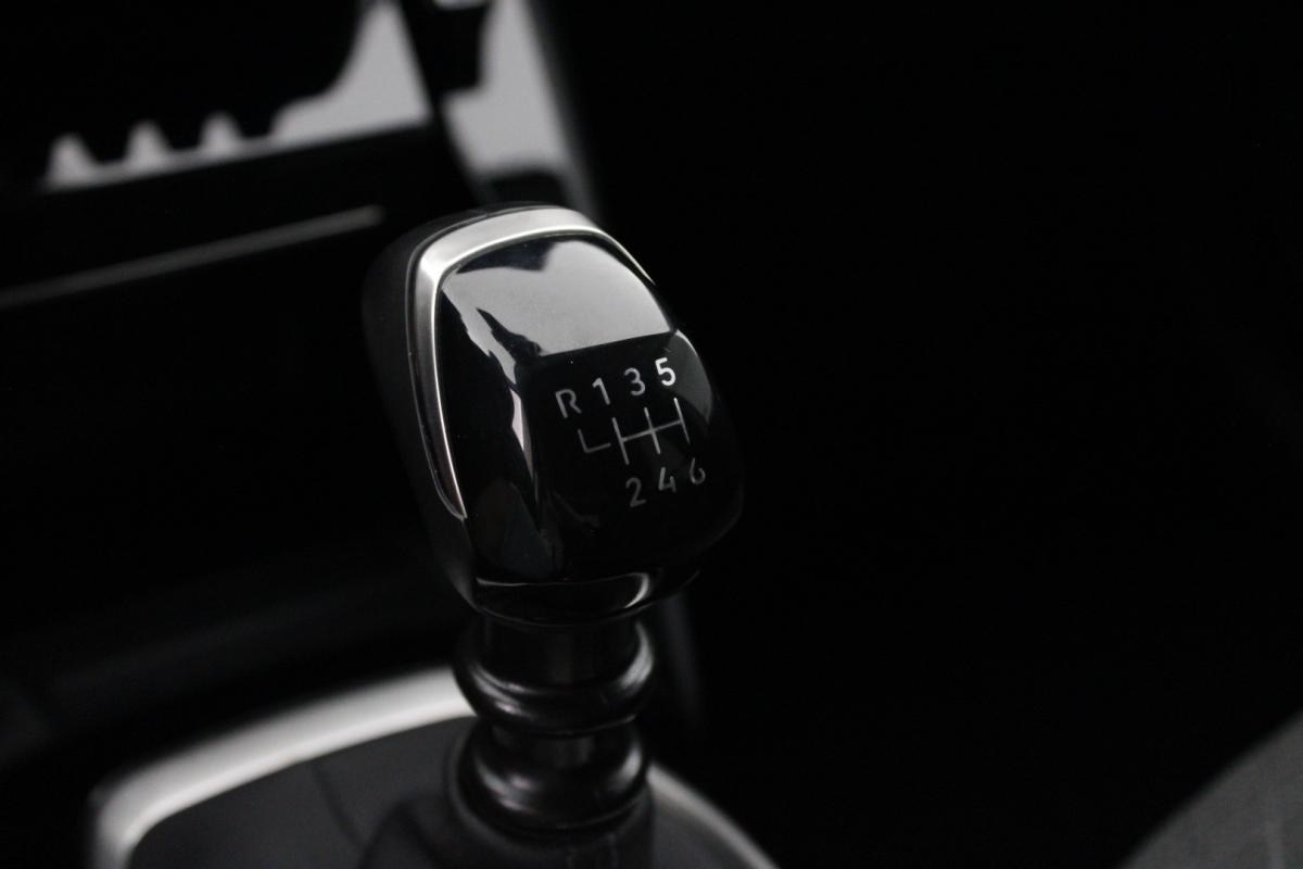 peugeot-208-2025-gasolina-1199cc