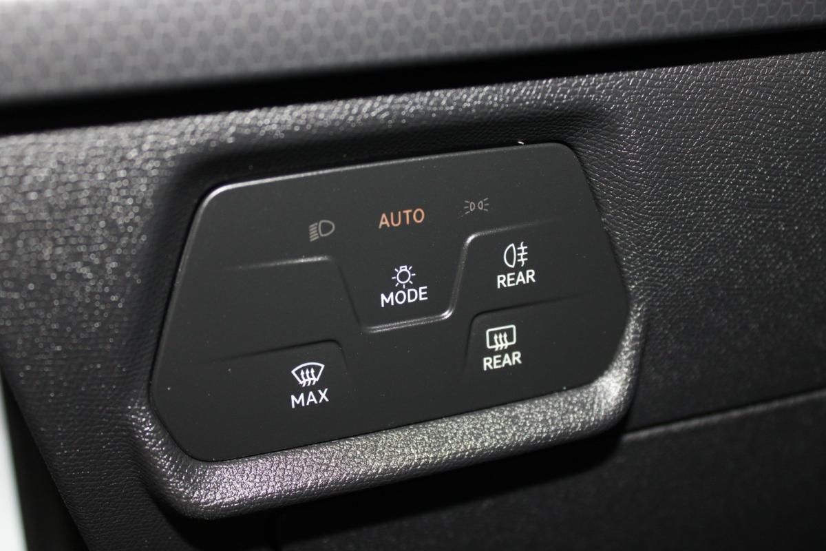 seat-leon-st-2023-gasolina-999cc
