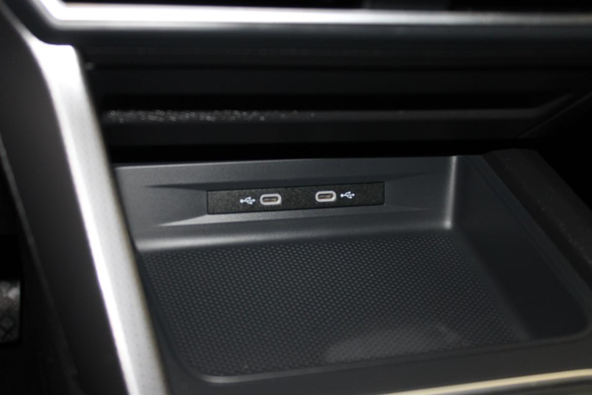 seat-leon-st-2023-gasolina-999cc