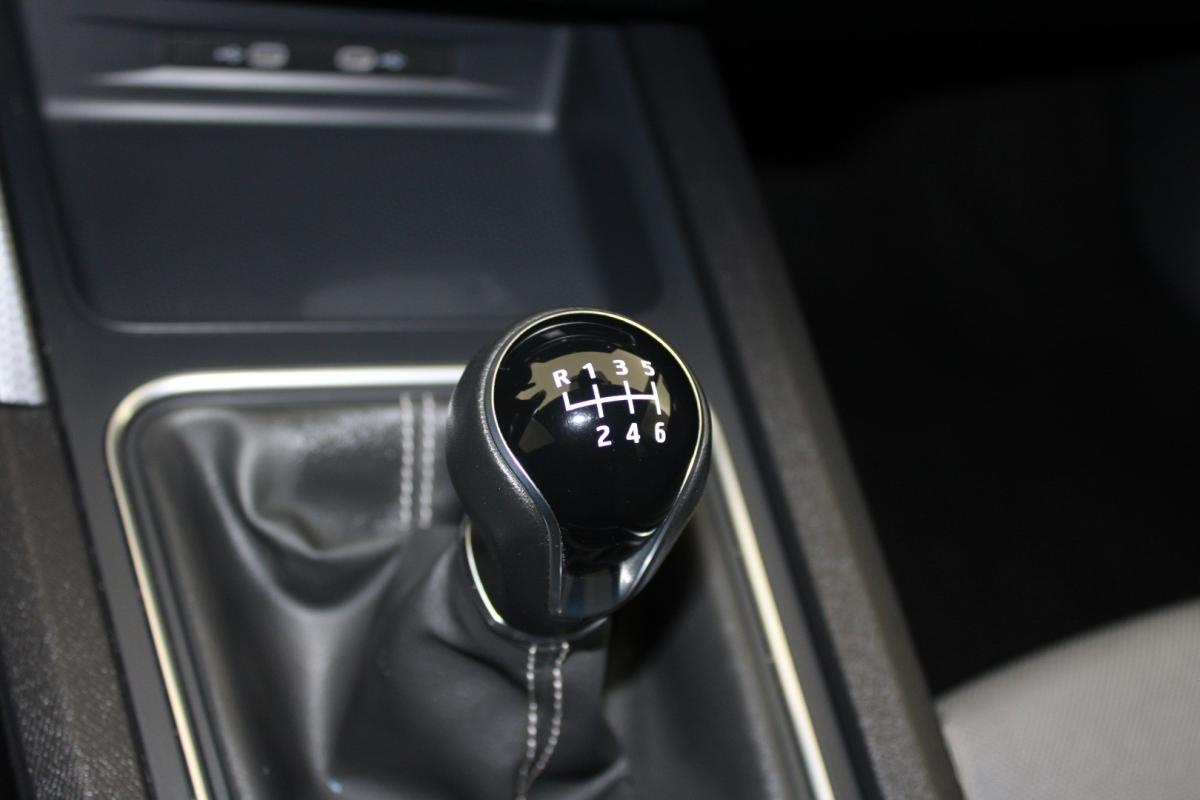 seat-leon-st-2023-gasolina-999cc