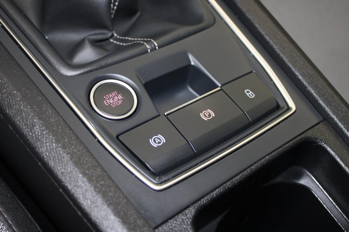 seat-leon-st-2023-gasolina-999cc