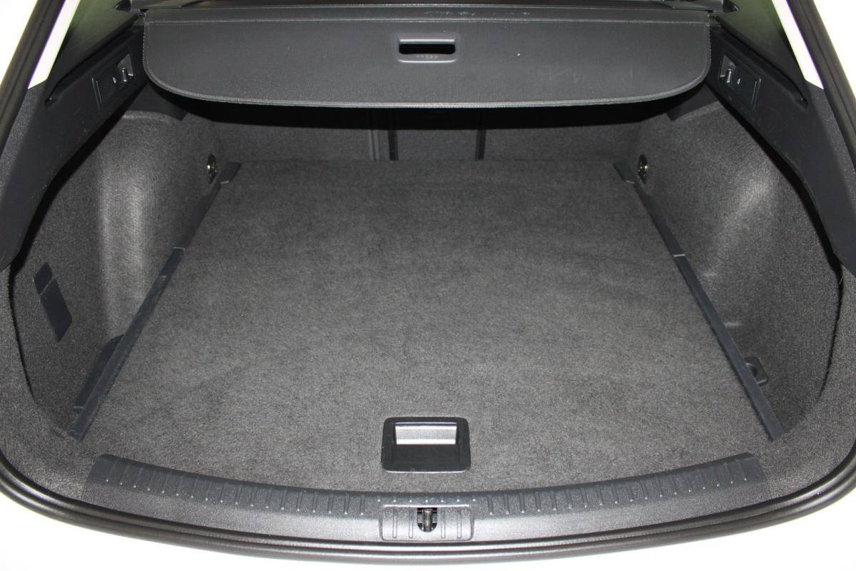 seat-leon-st-2023-gasolina-999cc