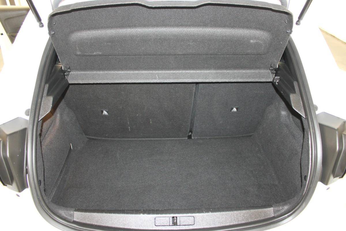 peugeot-208-2023-diesel-1499cc
