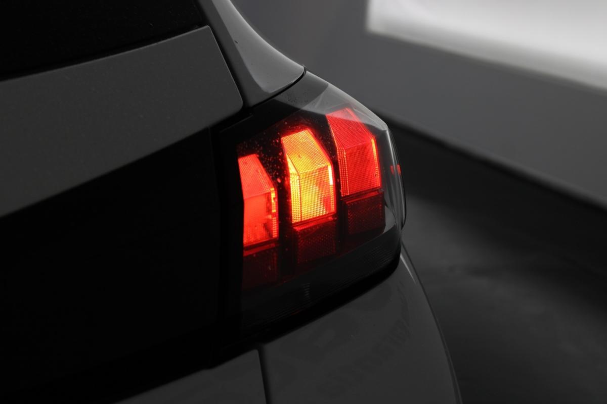 peugeot-208-2023-diesel-1499cc