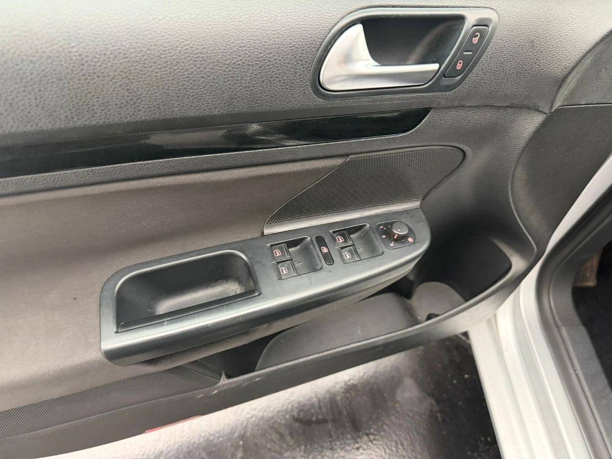 volkswagen-golf-variant-2011-diesel-1598cc