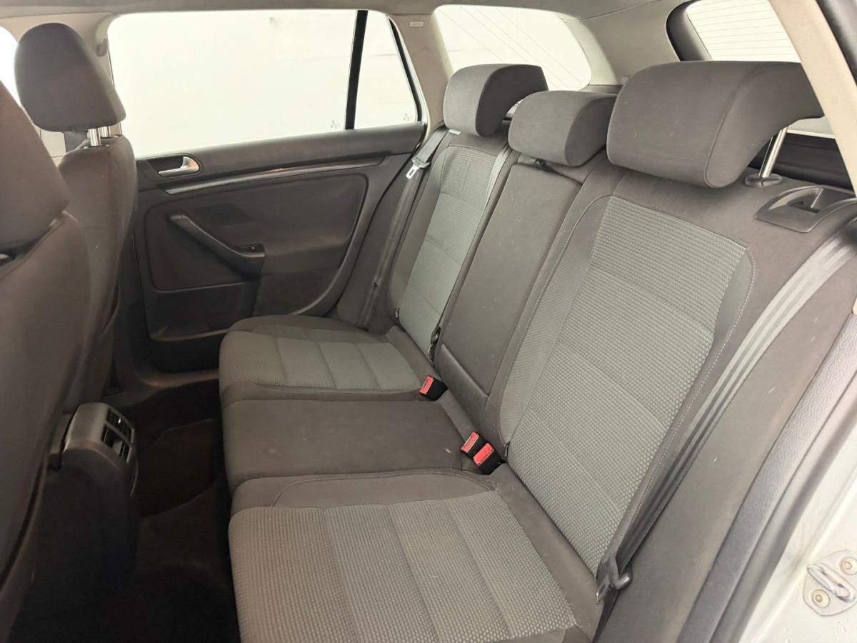 volkswagen-golf-variant-2011-diesel-1598cc