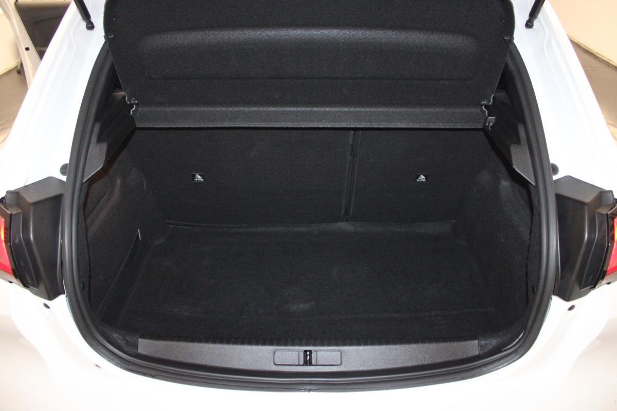 peugeot-208-2023-diesel-1499cc