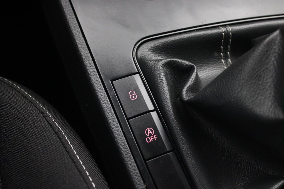 seat-ibiza-2023-gasolina-999cc