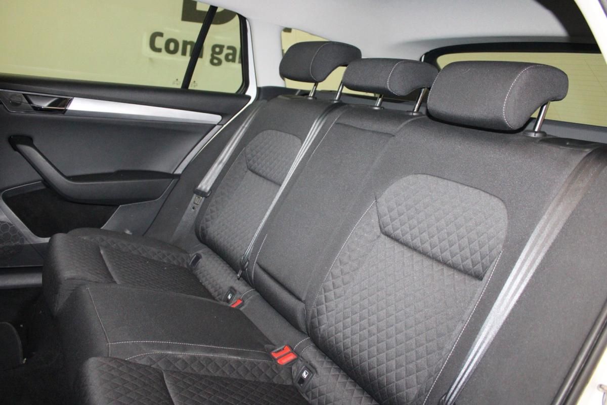 skoda-superb-2023-diesel-1968cc