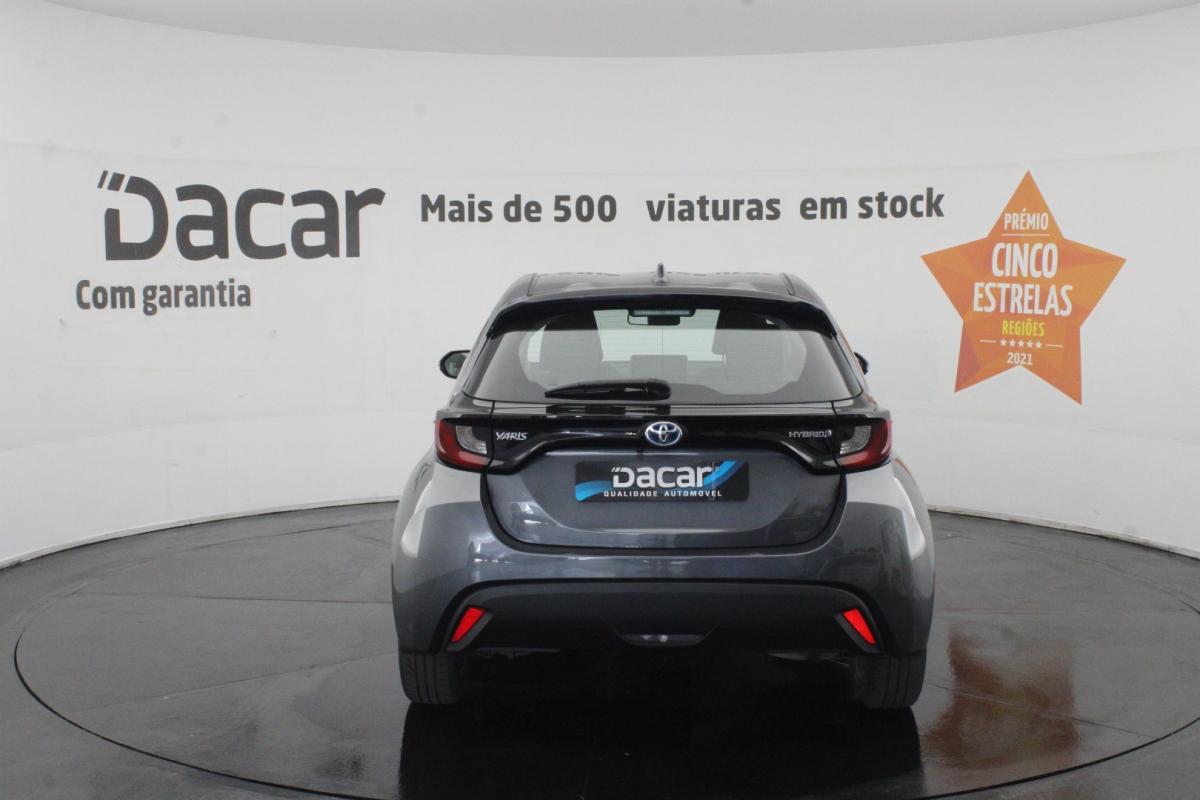 toyota-yaris-2022-hibrido-a-gasolina-1490cc