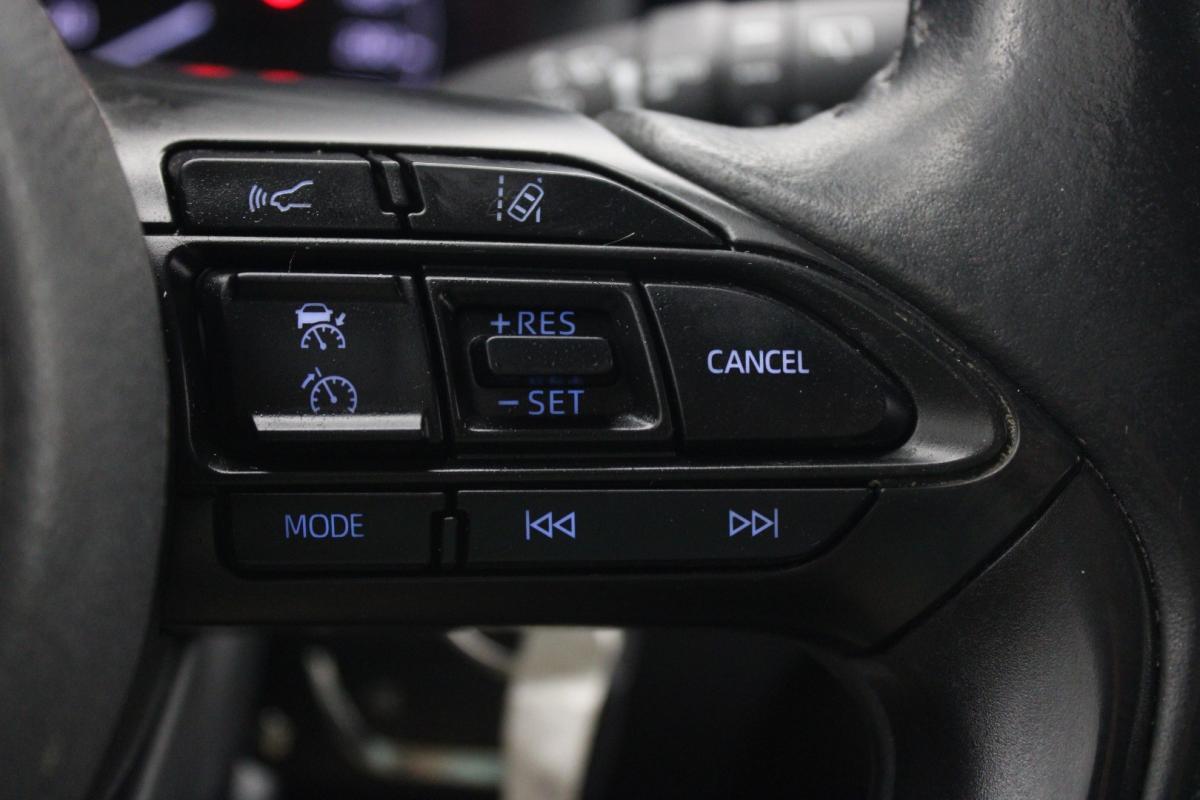 toyota-yaris-2022-hibrido-a-gasolina-1490cc