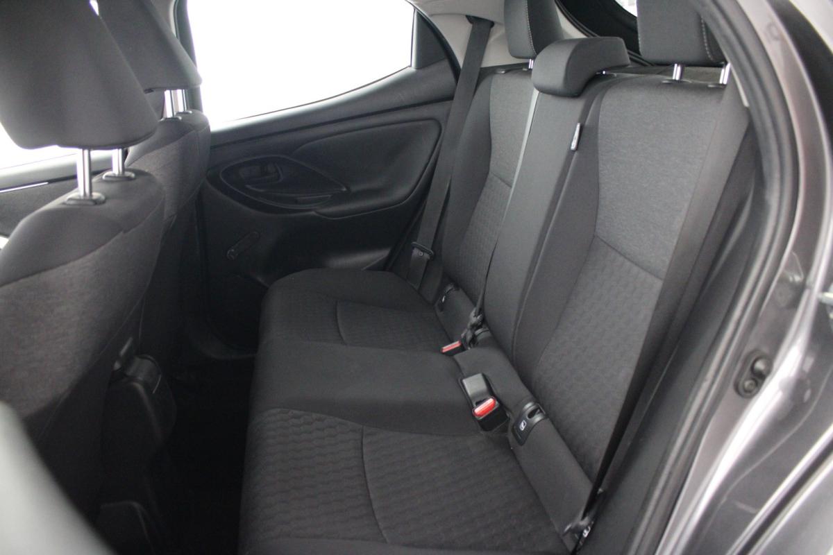 toyota-yaris-2022-hibrido-a-gasolina-1490cc