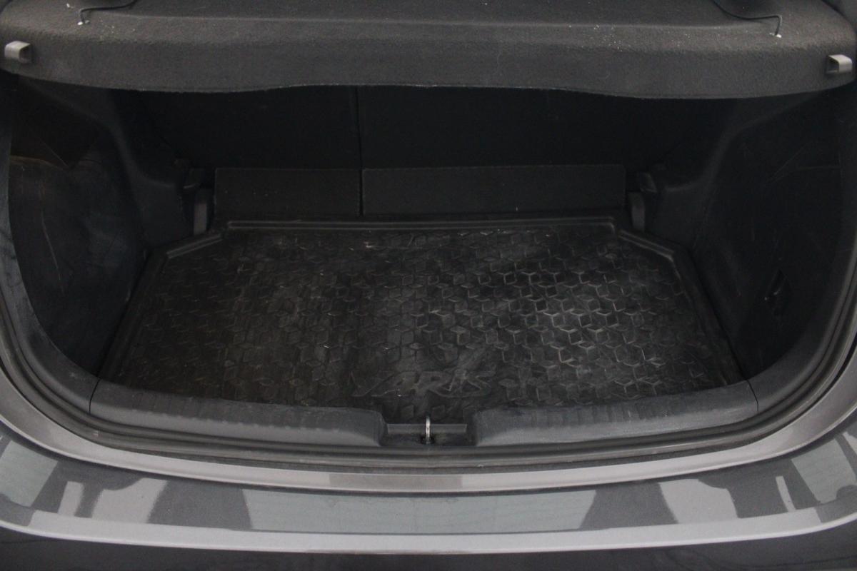 toyota-yaris-2022-hibrido-a-gasolina-1490cc