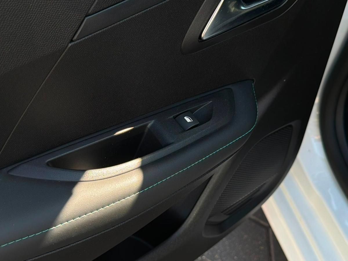 peugeot-208-2023-diesel-1499cc
