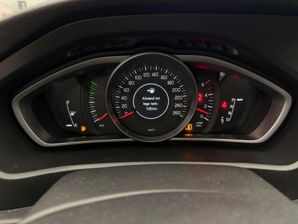 volvo-v40-2015-diesel-1969cc