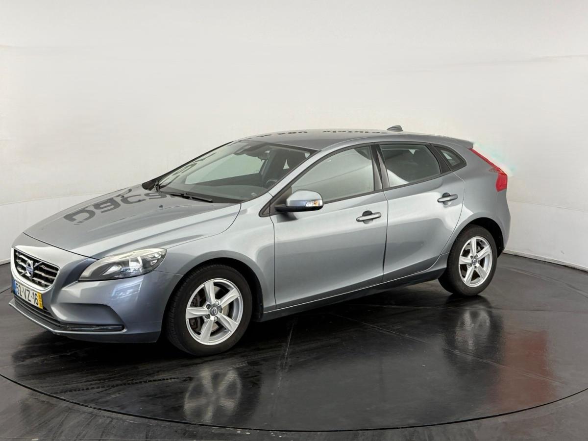 volvo-v40-2015-diesel-1969cc