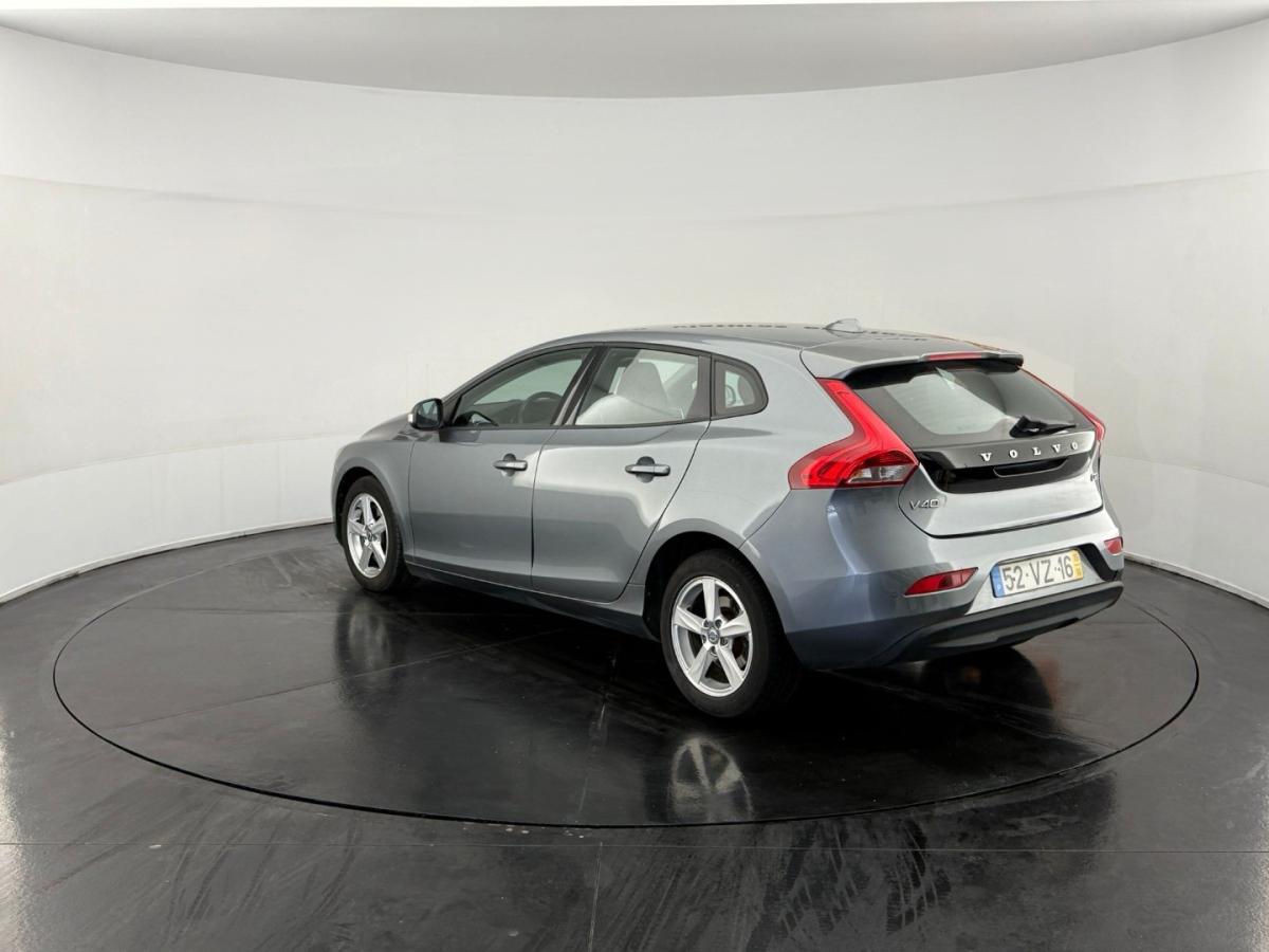 volvo-v40-2015-diesel-1969cc