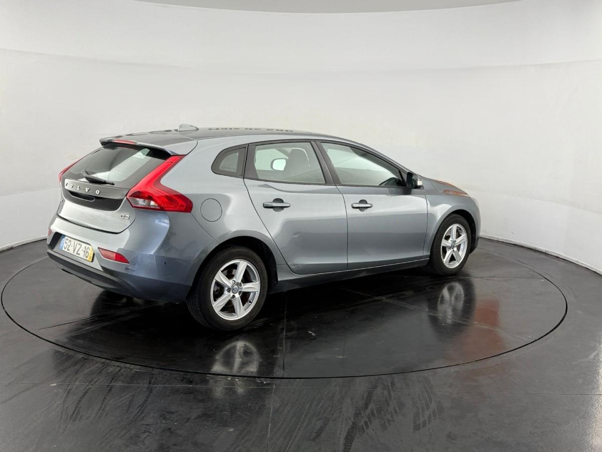 volvo-v40-2015-diesel-1969cc