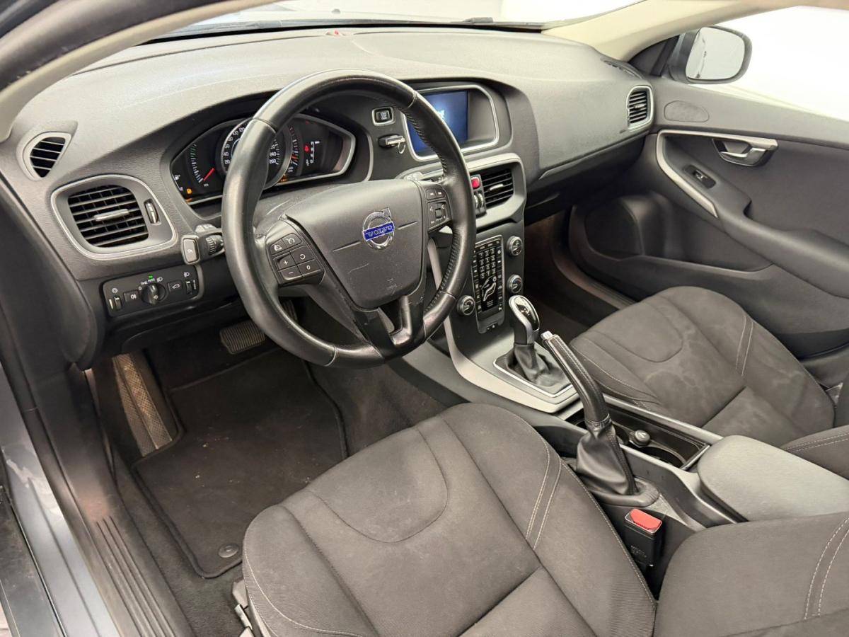 volvo-v40-2015-diesel-1969cc