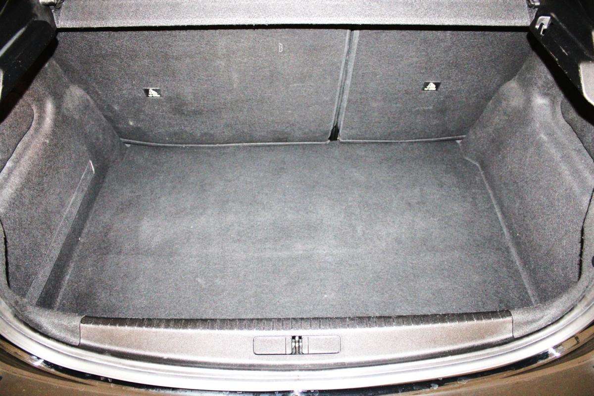 peugeot-208-2023-diesel-1499cc