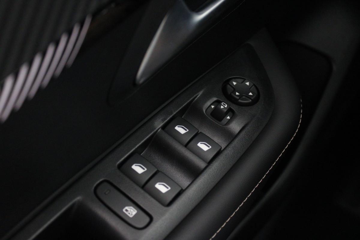 peugeot-208-2025-gasolina-1199cc