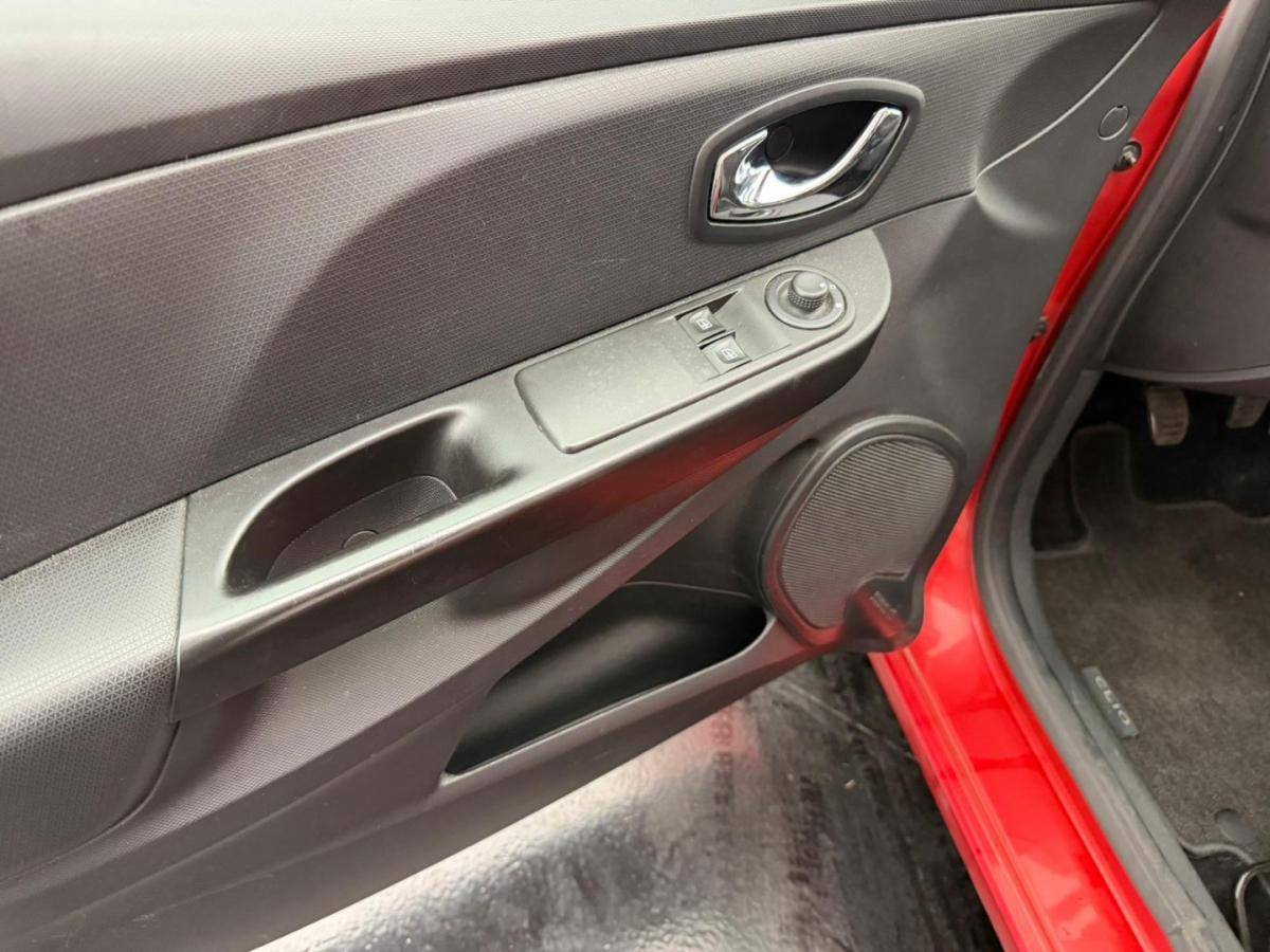 renault-clio-sport-tourer-2013-diesel-1461cc