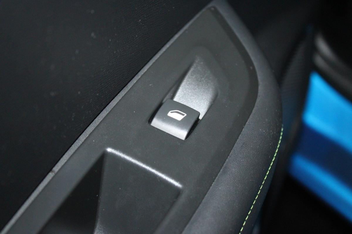 peugeot-2008-2022-eletrico-0cc