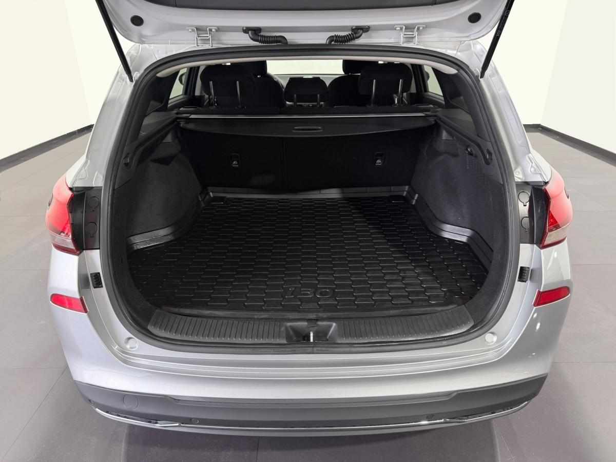 hyundai-i30-1-6-crdi-2021-diesel-1598cc