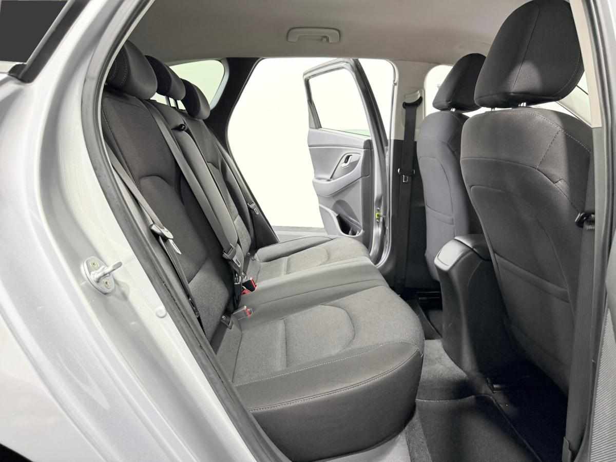 hyundai-i30-1-6-crdi-2021-diesel-1598cc