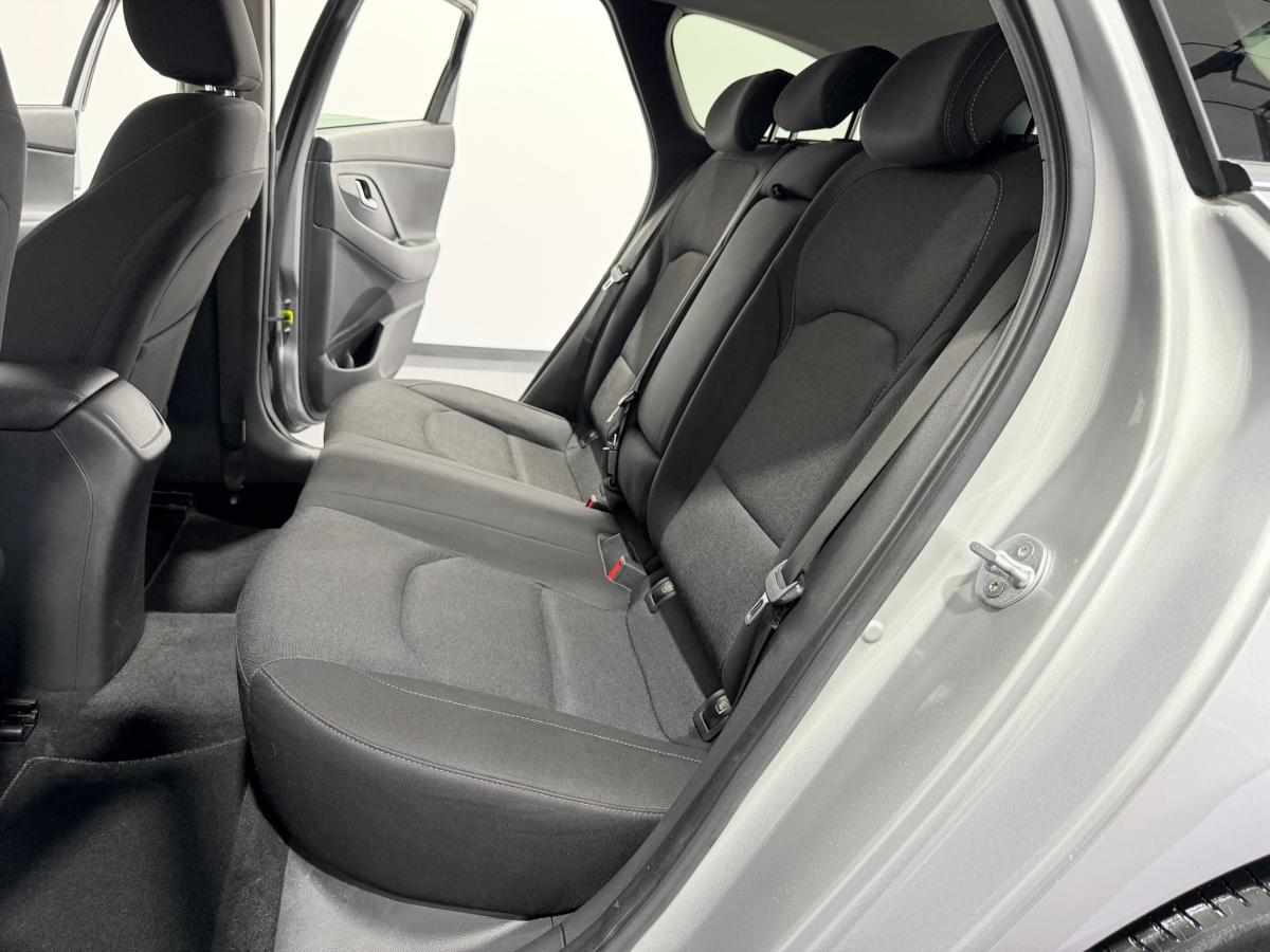 hyundai-i30-1-6-crdi-2021-diesel-1598cc