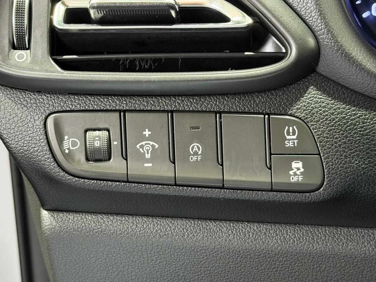 hyundai-i30-1-6-crdi-2021-diesel-1598cc