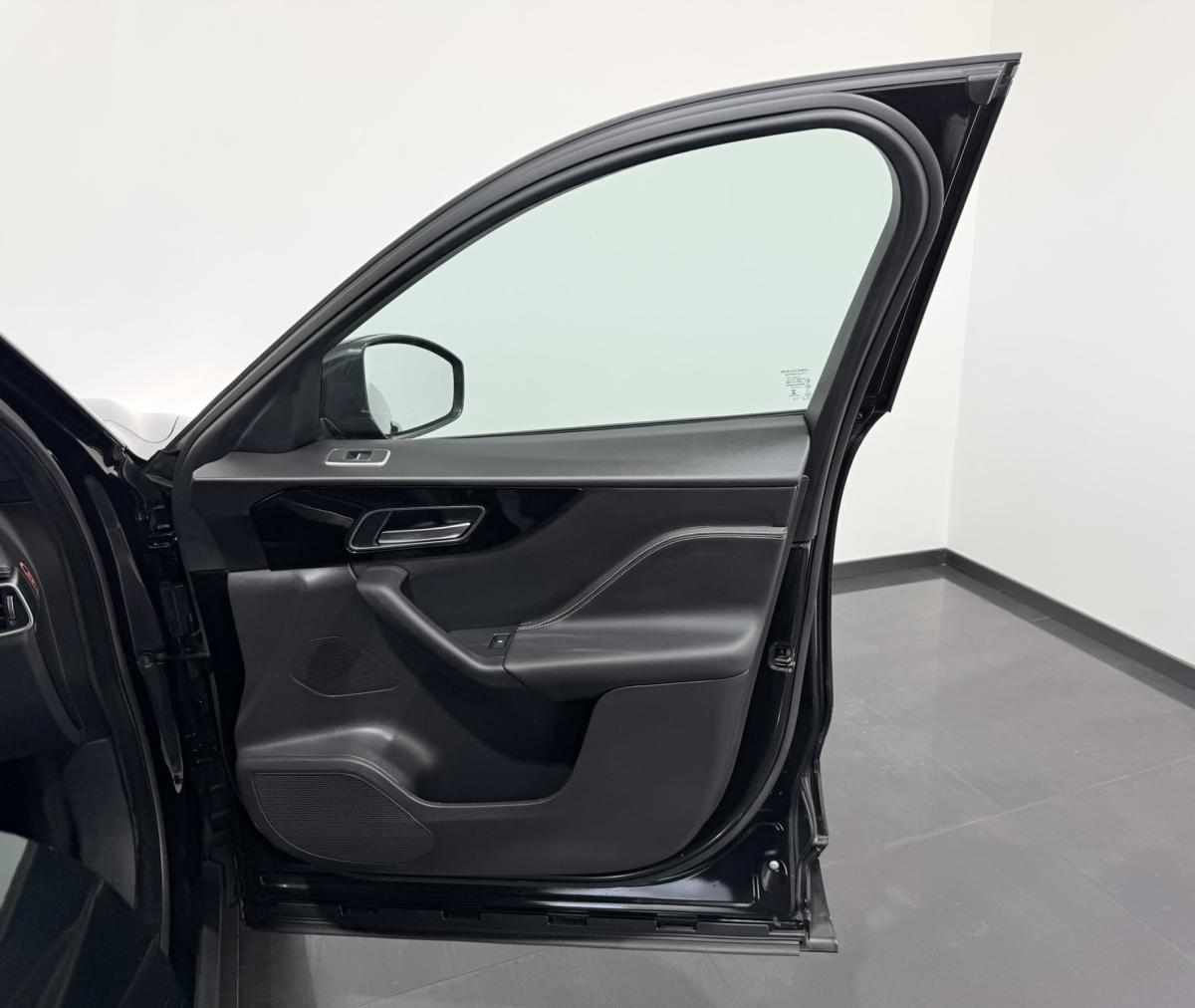 jaguar-f-pace-20d-2018-diesel-1999cc