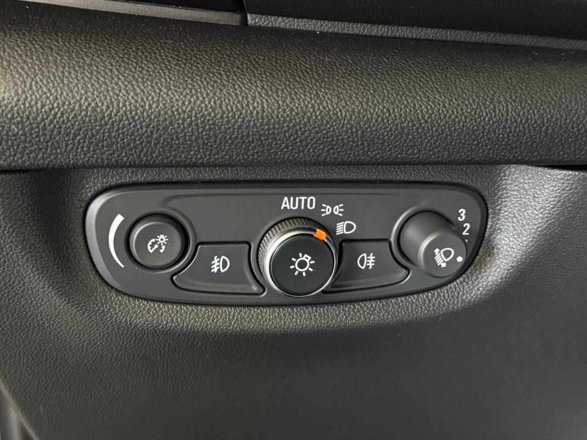 opel-insignia-1-5-122cv-2021-diesel-1496cc
