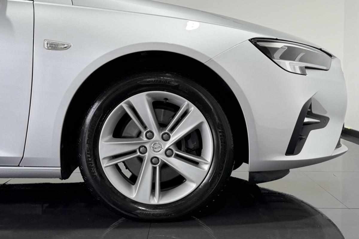 opel-insignia-1-5-122cv-2021-diesel-1496cc