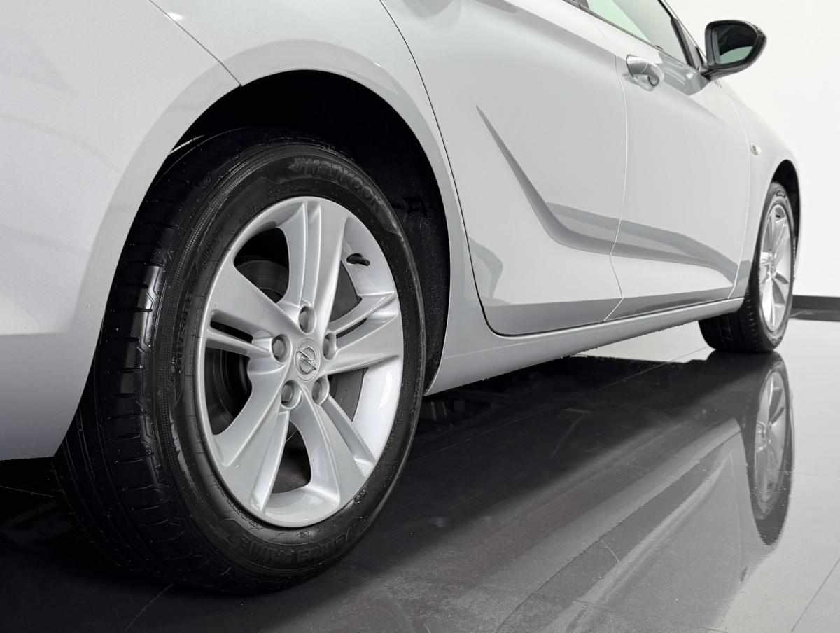 opel-insignia-1-5-122cv-2021-diesel-1496cc