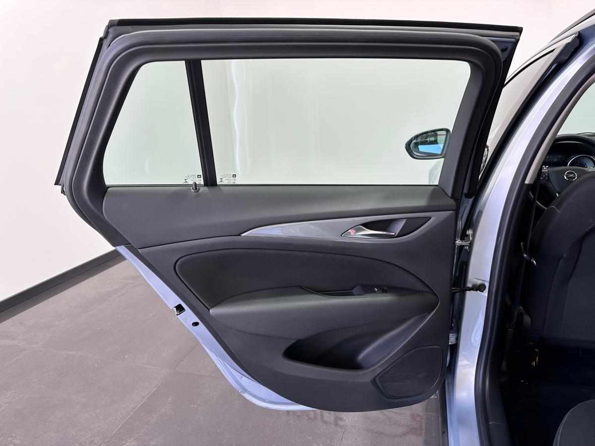 opel-insignia-1-5-122cv-2021-diesel-1496cc