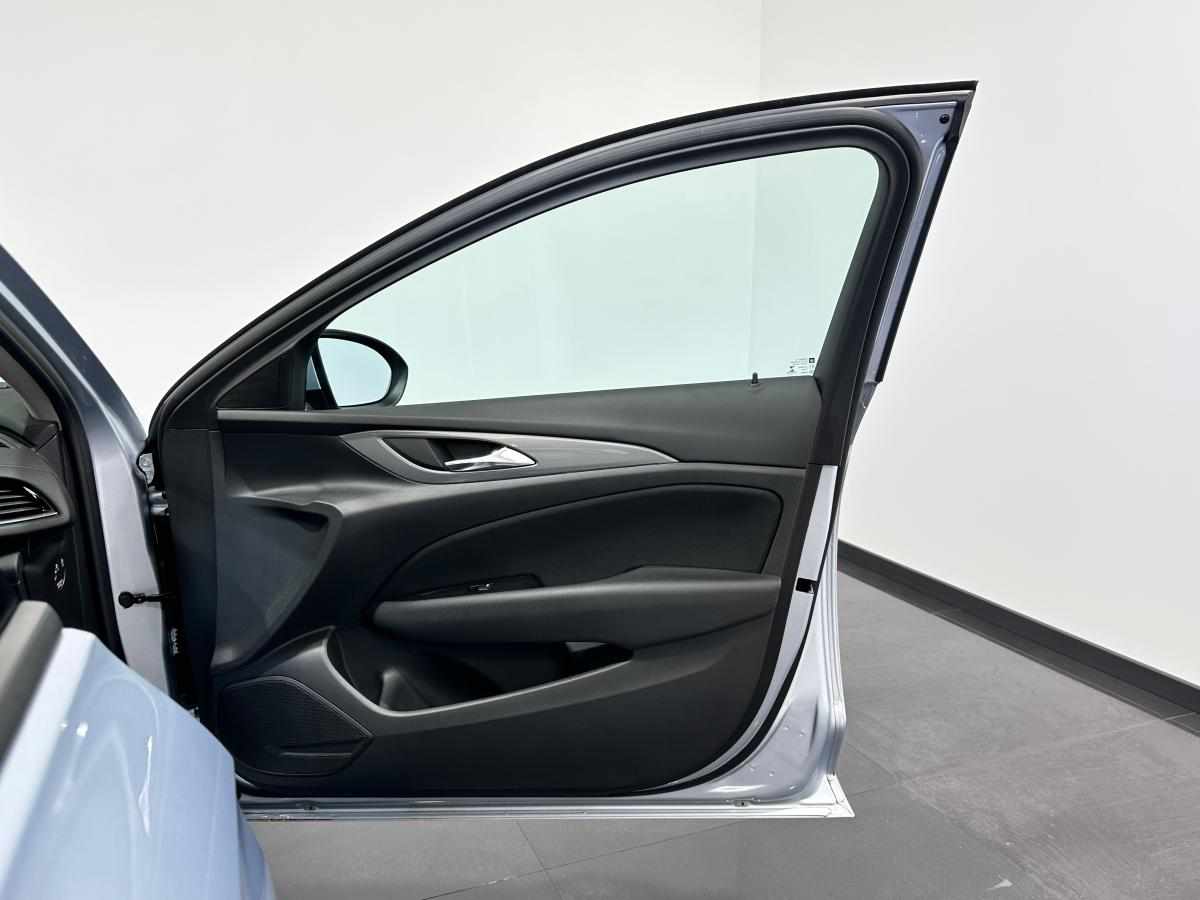 opel-insignia-1-5-122cv-2021-diesel-1496cc