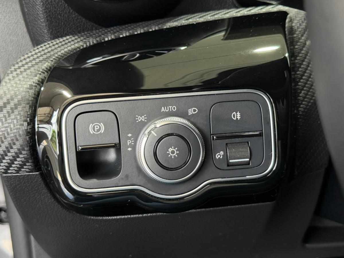 mercedes-benz-cla-250-e-2022-gasolina-1332cc