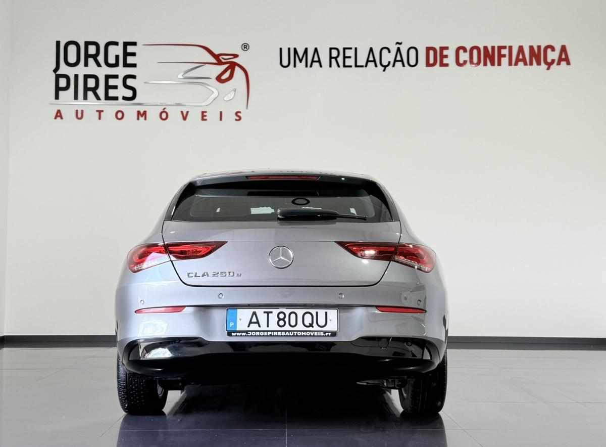 mercedes-benz-cla-250-e-2022-gasolina-1332cc
