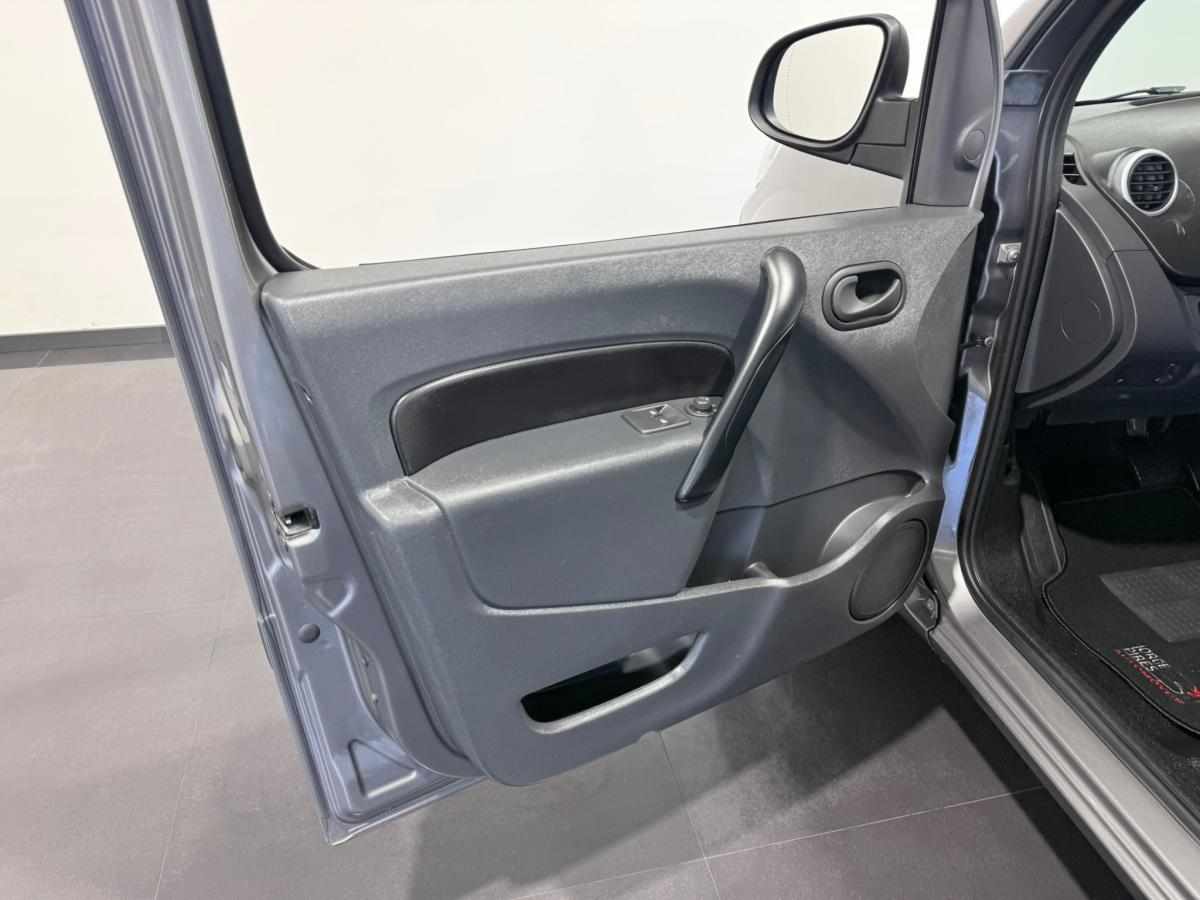 renault-kangoo-22-kwh-2018-eletrico