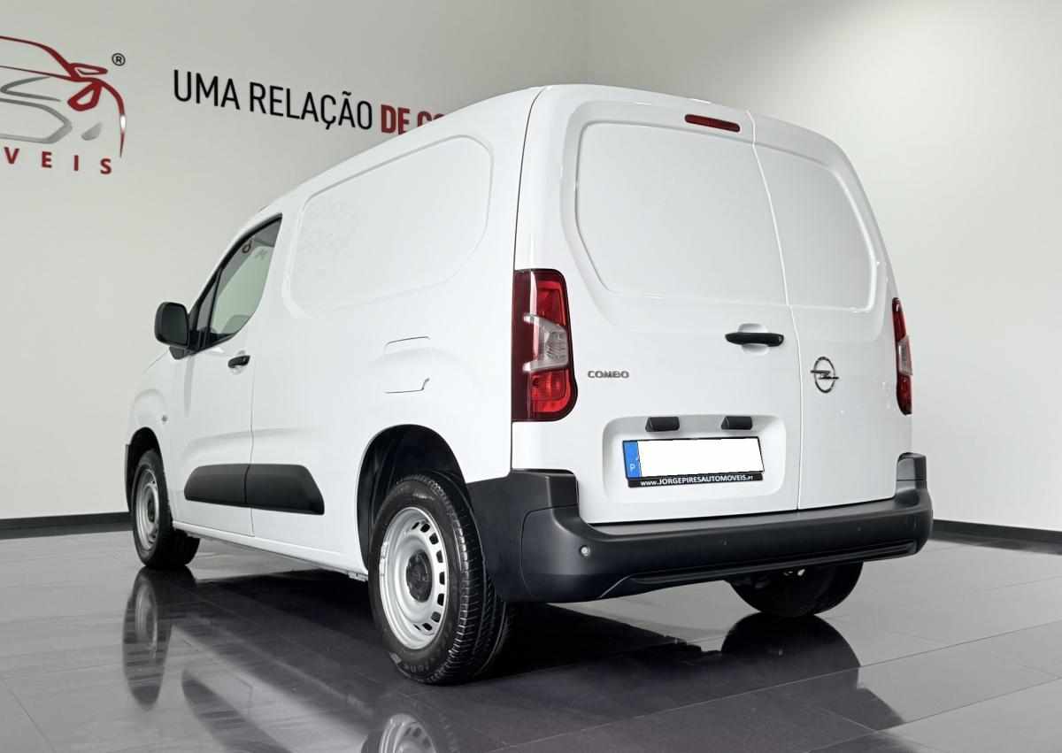 opel-combo-1-5-2021-diesel-1499cc