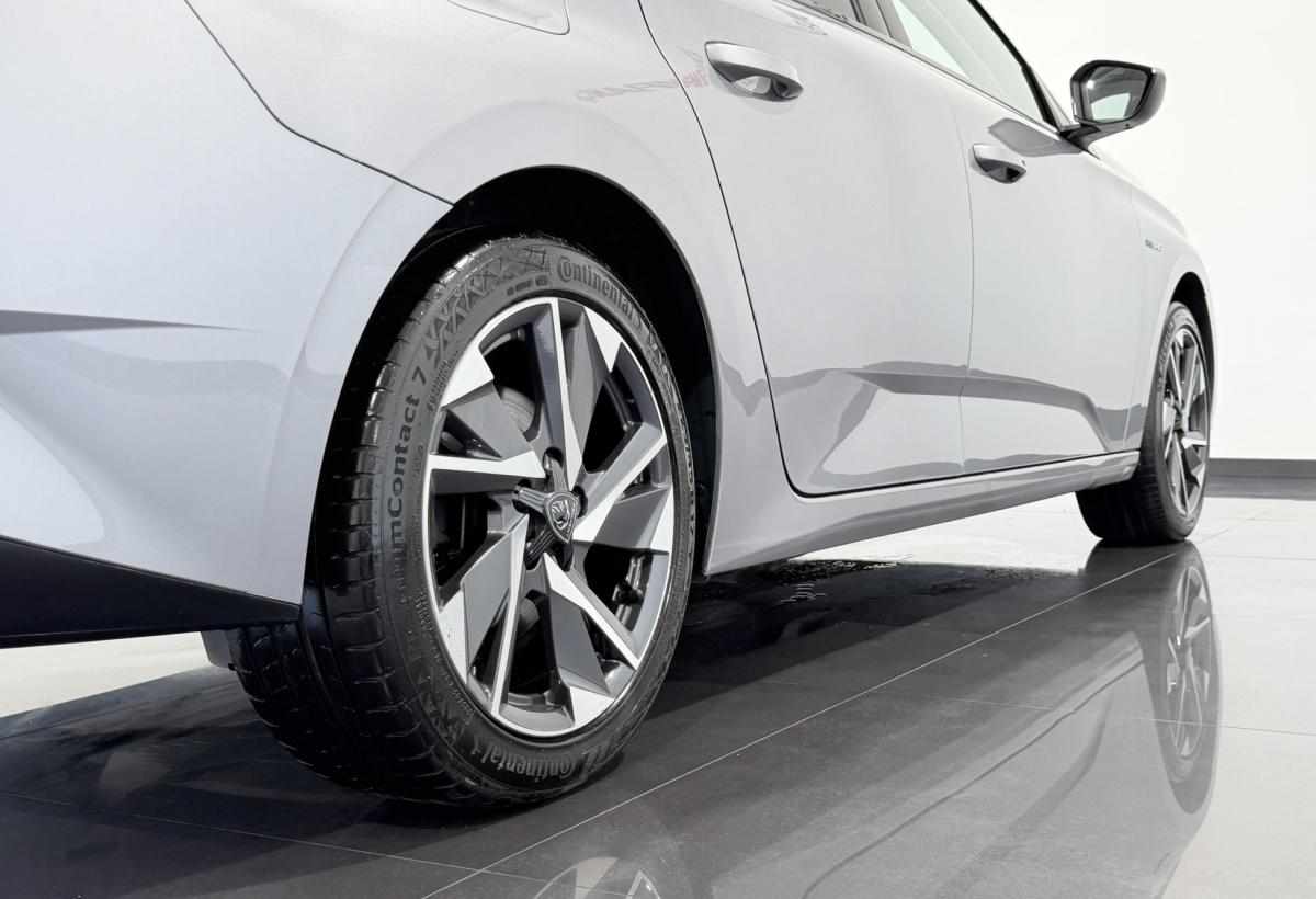 peugeot-308-1-6-hybrid-2023-gasolina-1598cc