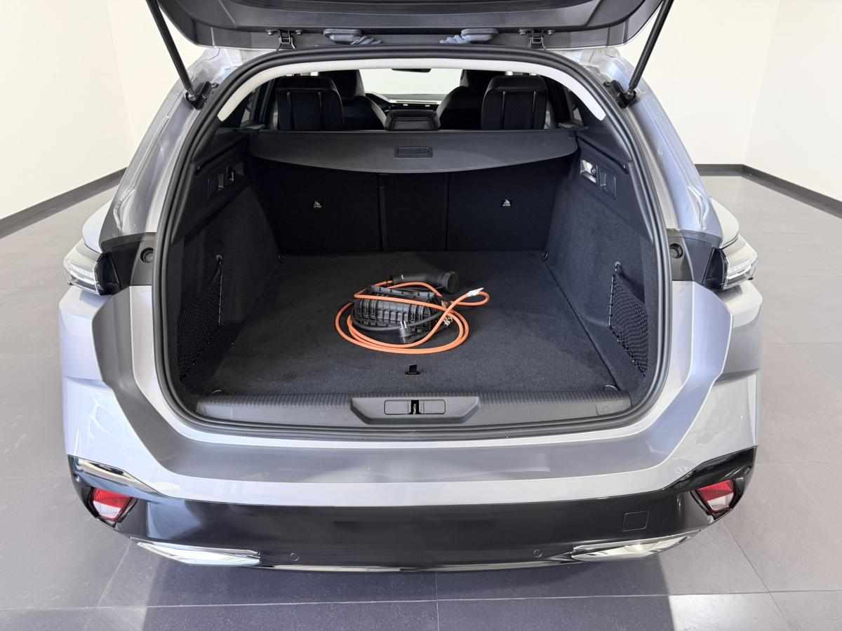 peugeot-308-1-6-hybrid-2023-gasolina-1598cc