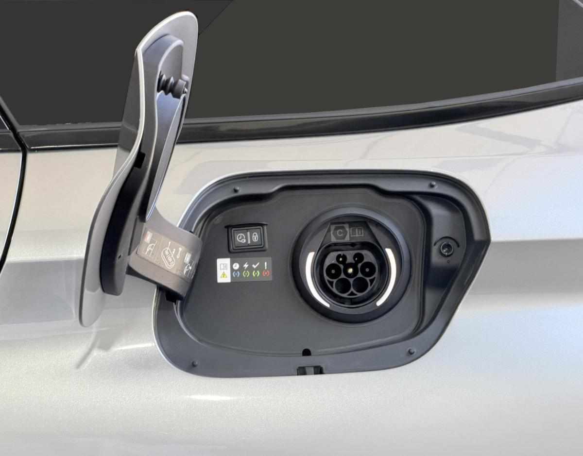 peugeot-308-1-6-hybrid-2023-gasolina-1598cc