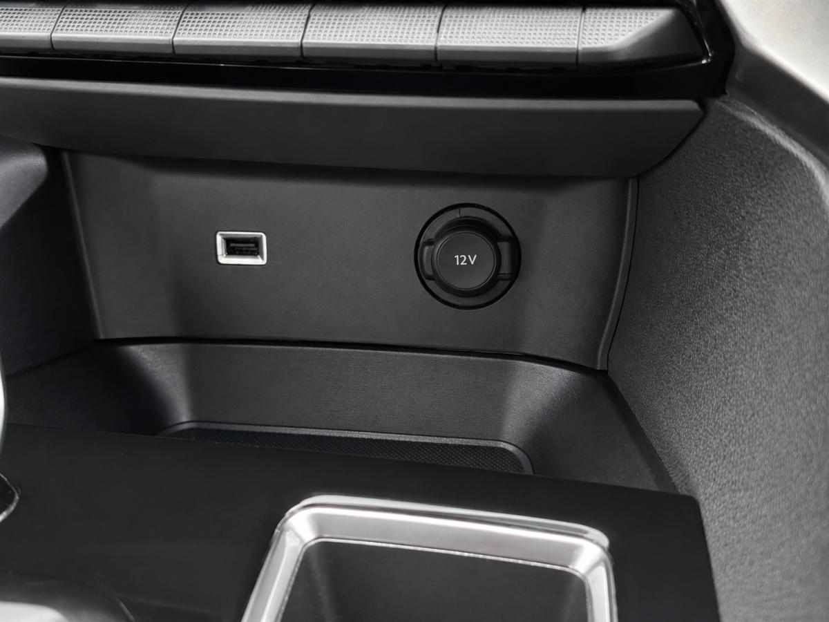 peugeot-5008-1-5-bluehdi-2022-diesel-1499cc
