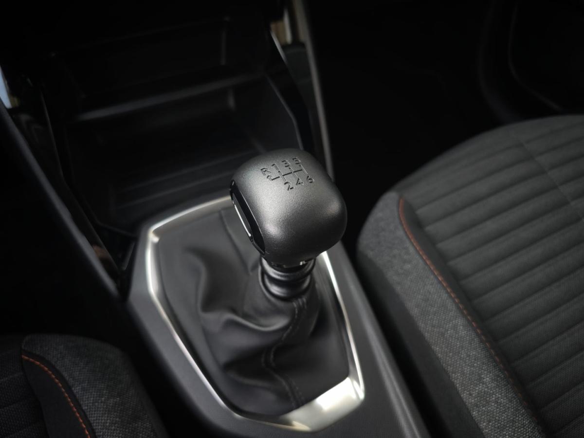 peugeot-208-2023-gasolina-1199cc