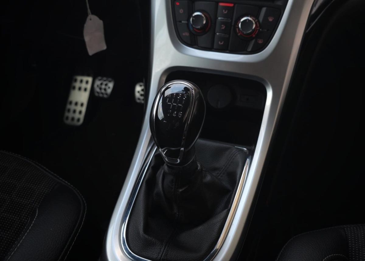 opel-astra-gtc-2015-gasolina-1598cc