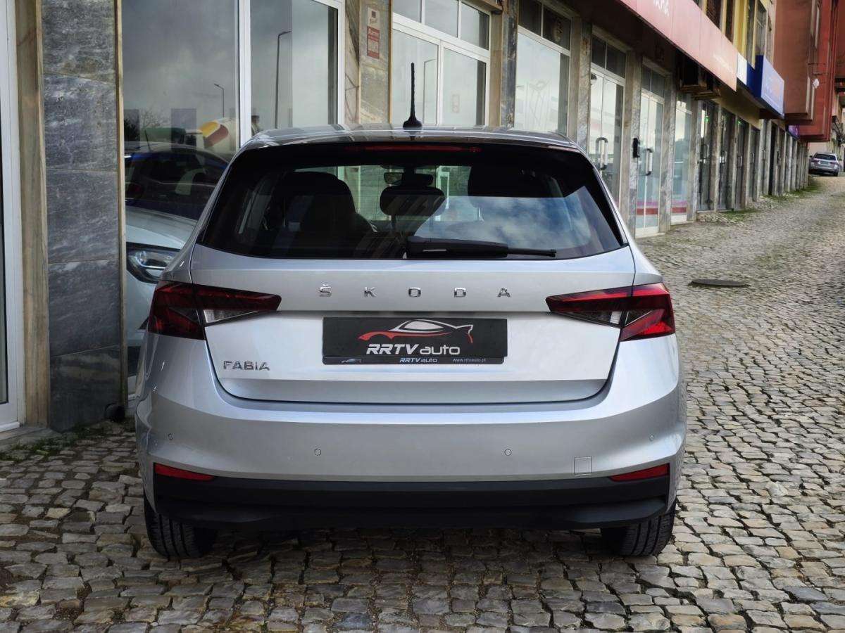 skoda-fabia-2023-gasolina-999cc
